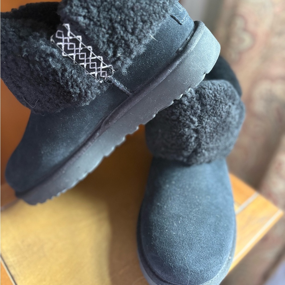 UGG Classic Mini Black Boots Women Size 9 Suede